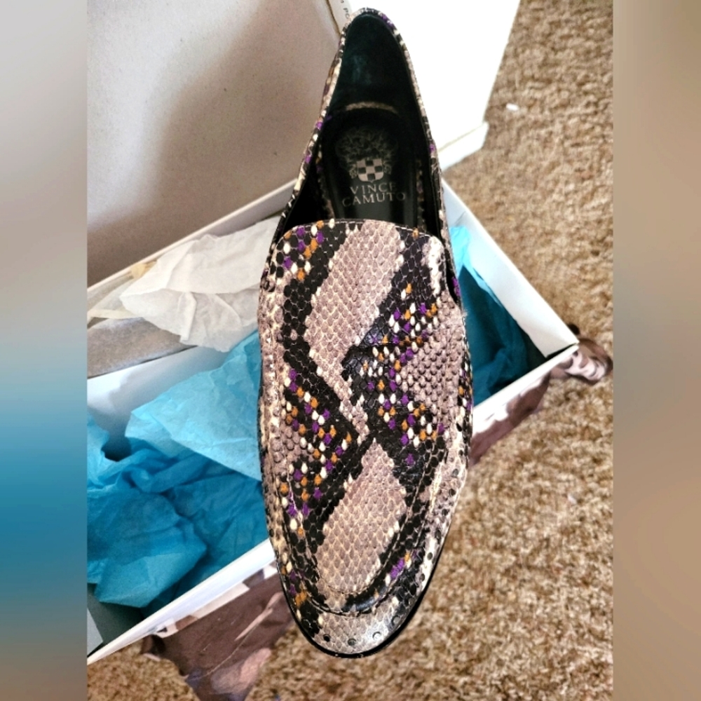 VINCE CAMUTO Jendeya Mulberry / Ochre Multi Snake Print Leather Flat Sho…
